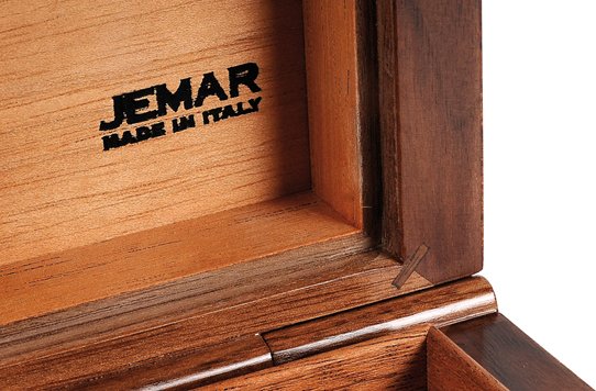 HUMIDORS FEATURES