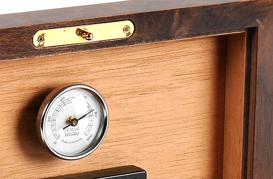 HUMIDORS FEATURES